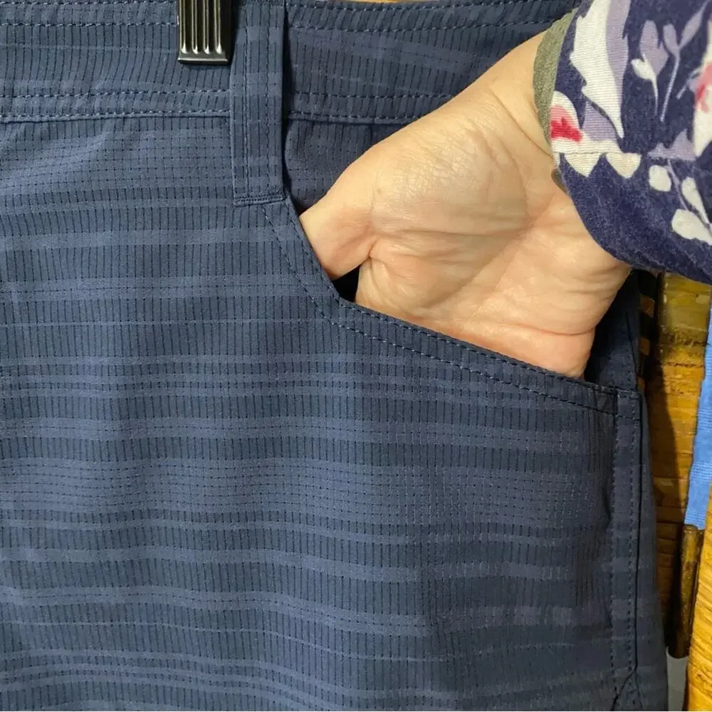 Kuhl Navy Blue shorts outdoors hiking camping fishing recreation size 40 men